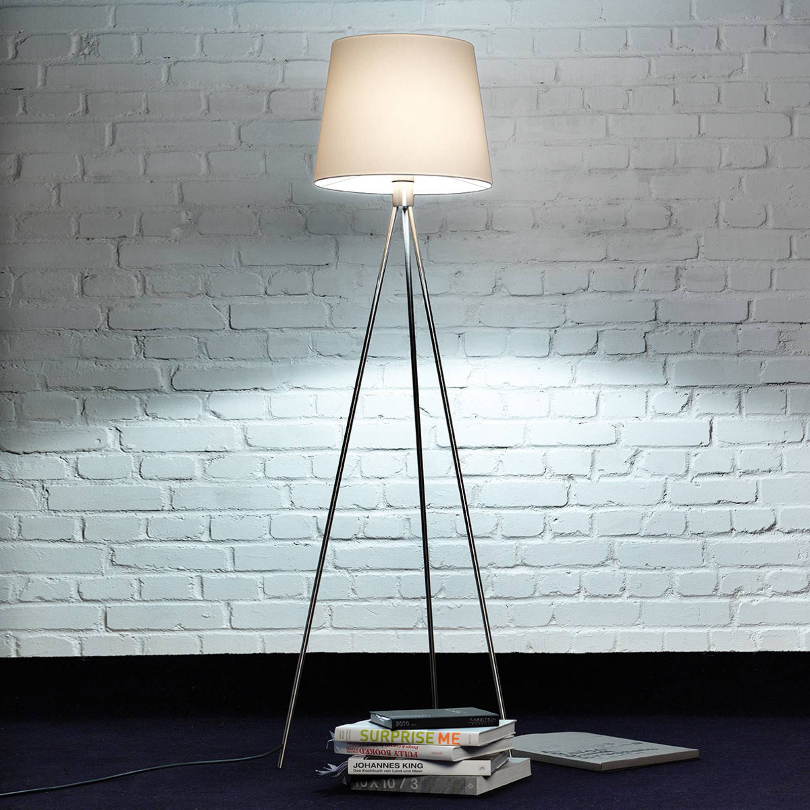 Třínohá stojací lampa Pico